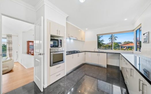 (5 x 3 x 4) Berndt Grove, Winthrop