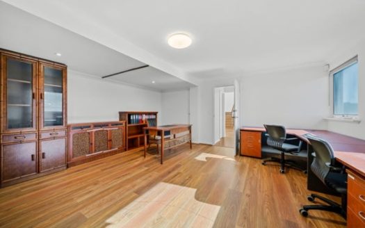 (5 x 3 x 4) Berndt Grove, Winthrop